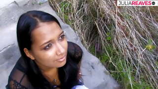 Му је дозвољено да анально јебеш топлу латиноамериканку у старе развалине