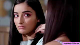 Алан Круз и Емили Вилис користе језик једни друге за постизање оргазма