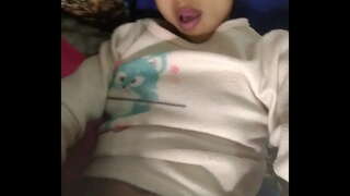 Niara окретањем очи