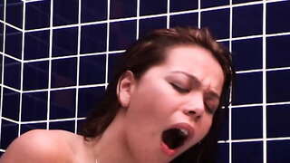 У Купатилу Питала Убод у Bundinha!!!